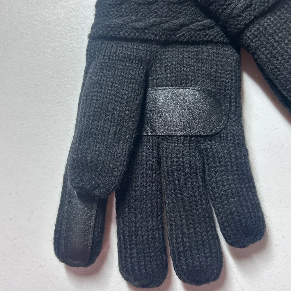 Isotoner Womens Black Eco Comfort SmartTouch Cable Knit‎ Gloves A519K2 NEW